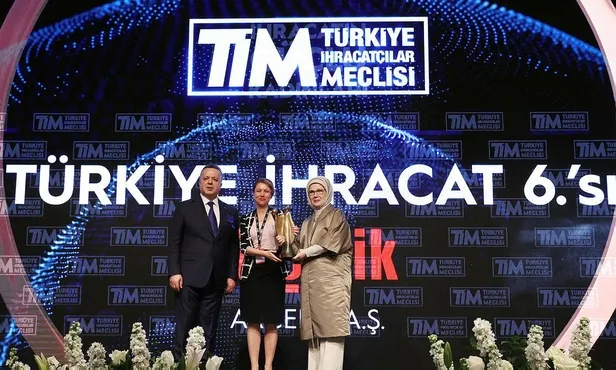 Emine Erdoğan: Kadınların önündeki engelleri kaldırmak için büyük bir gayret içindeyiz-5