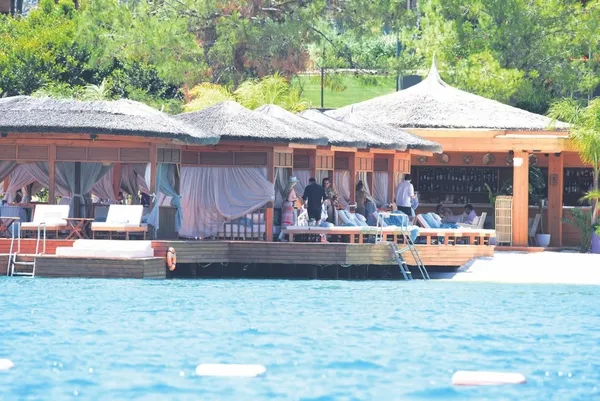 en-anlamli-defile-wilma-elles-yara-bere-icinde-sahneye-cikarak-kadina-siddete-hayir-mesaji-verdi-1687552163735.jpeg En anlamlı defile! Wilma Elles yara bere içinde sahneye çıkarak "Kadına Şiddete Hayır" mesajı verdi...-8