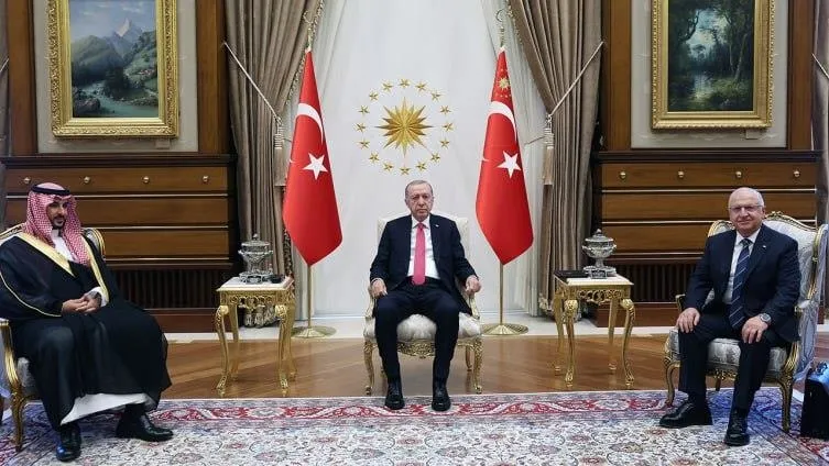 baskan-erdogan-suudi-arabistan-savunma-bakani-halid-bin-selman-el-suudu-kabul-etti-1719920427817.jpeg Başkan Erdoğan Suudi Arabistan Savunma Bakanı Halid bin Selman el-Suud'u kabul etti-2