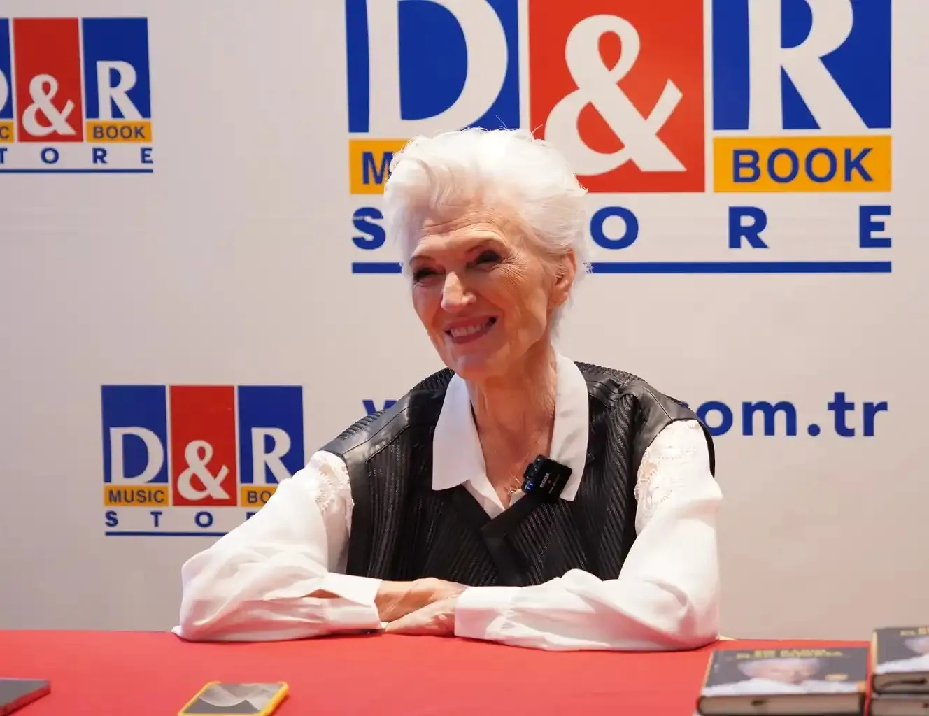 Elon Musk’ın annesi Maye Musk D&R aracılığıyla ilk kez Türk okurlarıyla buluştu