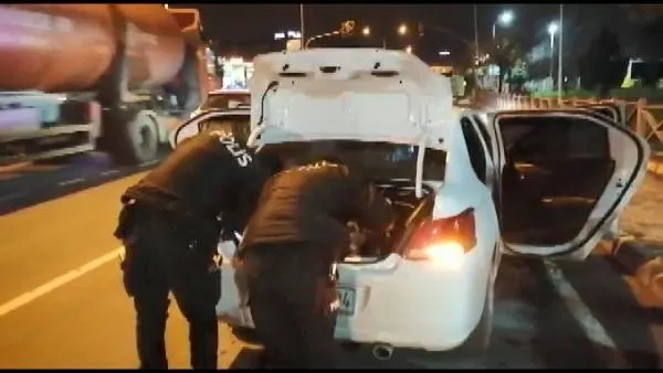 Ataşehir'de "dur" ihtarına uymayarak kaçan araçtan uyuşturucu madde çıktı-2