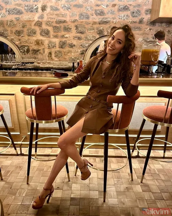 Duygu Sarışın’dan final sonrası aşk kaçamağı! Soluğu Londra’da aldı - 11