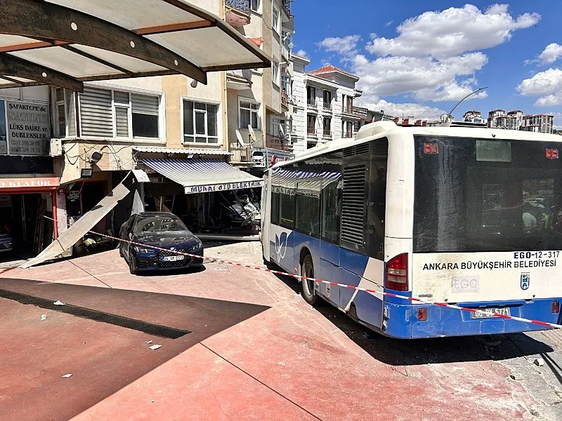 ankarada-kontrolden-cikan-ego-otobusu-is-yerine-daldi-1784125062099.jpeg Ankara'da kontrolden çıkan EGO otobüsü iş yerine daldı-3