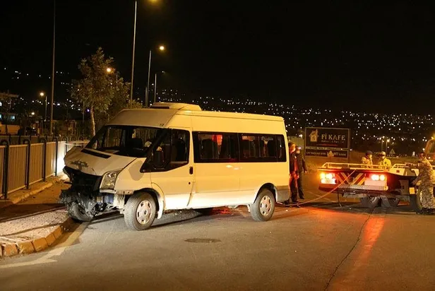 kayseride-askeri-personel-tasiyan-minibus-ile-otomobil-carpisti-1605811676966.jpeg Kayseri'de askeri personel taşıyan minibüs ile otomobil çarpıştı!-2