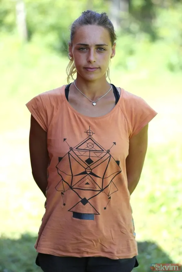 Masterchef Ayyüce bambaşka biri oldu 'camsız evde yaşadım' diyordu! Pembe saçlarını gören küçük dilini yuttu Ayyüce Kamit... - 47