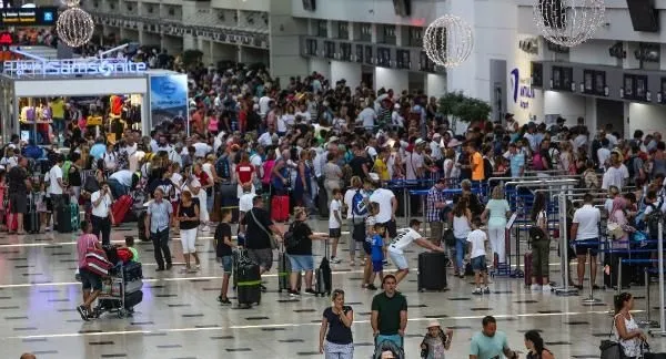 Vali sosyal medyadan açıkladı: Antalya turist sayısında tüm zamanların rekorunu kırdı!-3