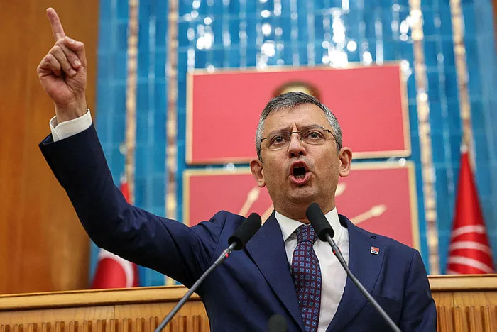 Son dakika: CHP Genel Başkanı Özgür Özel grup toplantısında yine saçmaladı: Filistin'e gideceğiz-5