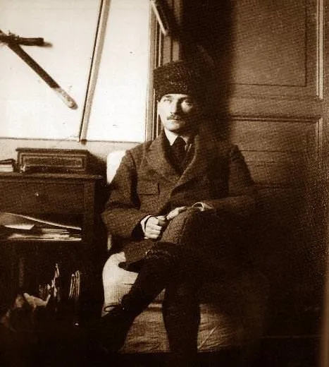 10-kasim-ataturku-anma-mesajlari-ve-sozleri-en-kaliteli-ve-guzel-ataturk-fotograflari-1604945220472.jpg