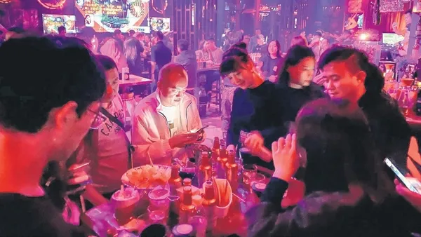 Çin’in Vuhan şehri vur-patlasın çal oynasın gösterilerine başladı! (Yurttan ve dünyadan koronavirüs haberleri)-1