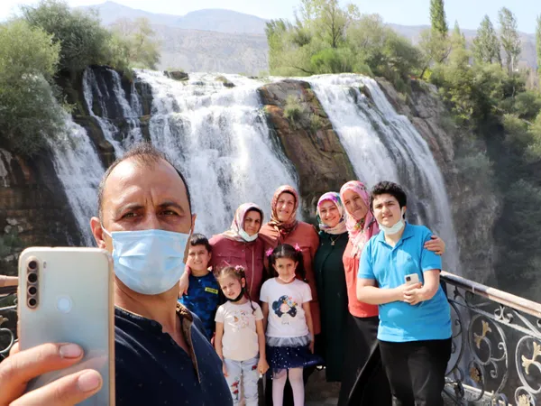 dunyanin-en-yuksek-ucuncu-selalesi-tortum-selalesi-kurban-bayraminda-doldu-tasti-1627024094441.jpg Dünyanın en yüksek üçüncü şelalesi Tortum Şelalesi Kurban Bayramı'nda doldu taştı-5