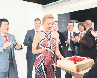 Elin Oğlu Burcu’yu kaptı