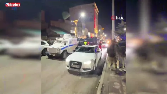 Hakkari Yüksekova'da taşlı sopalı kavga: Müdahale eden polis memuru ve 1 vatandaş yaralandı