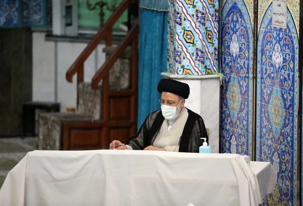 son-dakika-ibrahim-reisi-kimdir-iranda-resmi-olmayan-sonuclara-gore-ibrahim-reisi-8-cumhurbaskani-secildi-1624084613715.jpg SON DAKİKA: İbrahim Reisi kimdir? İran'da resmi olmayan sonuçlara göre İbrahim Reisi 8. Cumhurbaşkanı seçildi-2