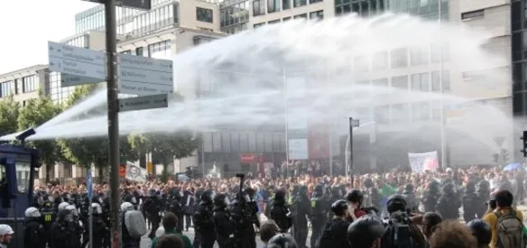HAMBURG'DA G-20 LİDERLER ZİRVESİ PROTESTO EDİLDİ