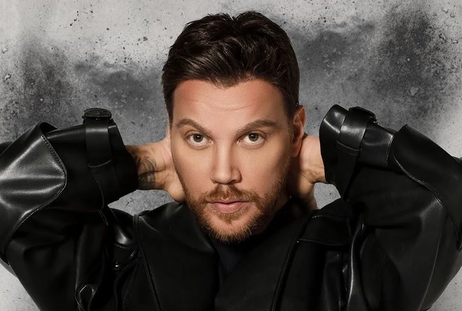 Elini uzatmaya devam