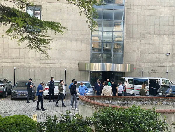 luks-rezidansta-silah-sesleri-sorusturma-baslatildi-1589204437531.jpg Lüks rezidansta silah sesleri! Soruşturma başlatıldı-1