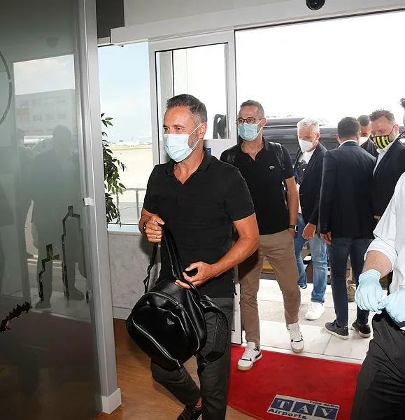 fenerbahcenin-teknik-direktoru-vitor-pereira-istanbula-geldi-evime-donmus-gibi-hissediyorum-1625417300051.jpeg