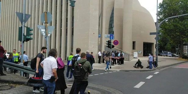 Almanya’da DİTİB Genel Merkezi bomba ihbarı üzerine boşaltıldı-1