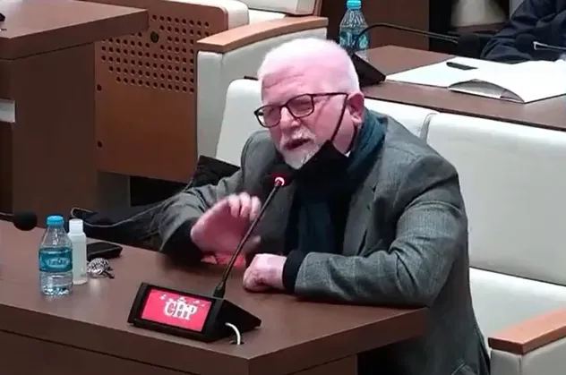 CHP'li Kadıköy Meclis Üyesi İrfan Gümrah'tan skandal sözler: Osmanlı'nın kör bakışını bırakalım medeni ülkelerde eşcinsel evlilikler var