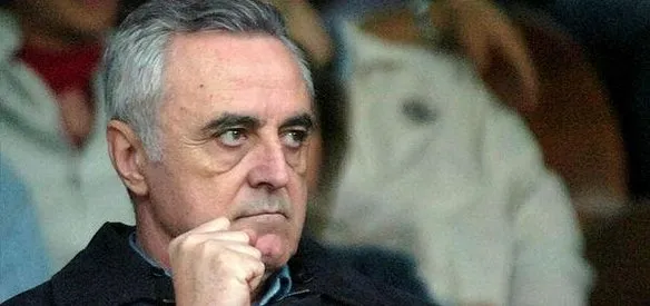 Galatasaray Kulübü'nün eski başkanlarından Özhan Canaydın 67 yaşında vefat etti