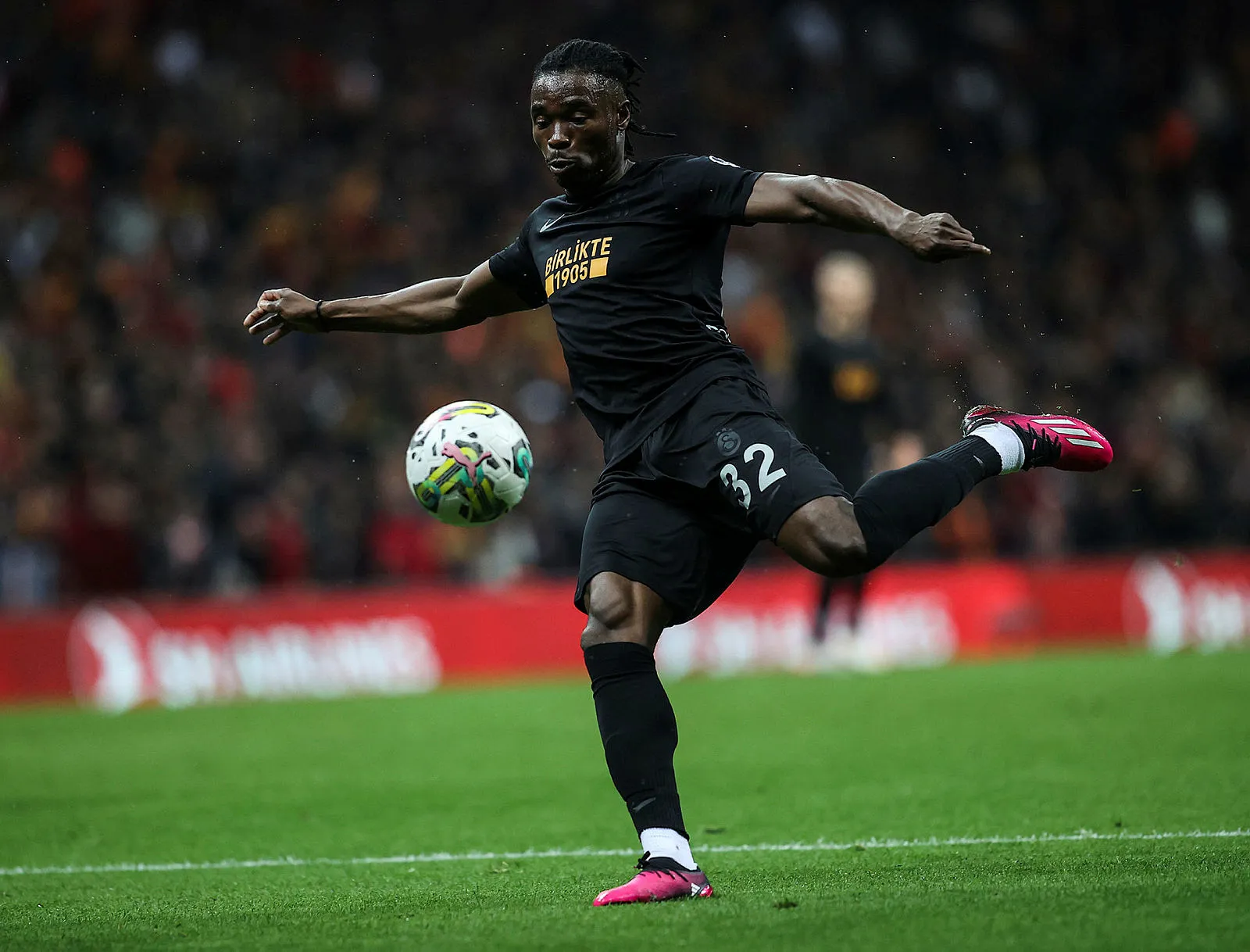 Galatasaray'da büyük temizlik! O isimlerle yollar ayrılıyor - 12