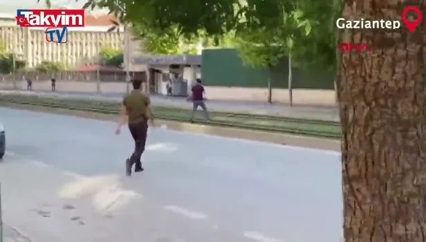 Gaziantep Emniyet Müdürlüğü önünde bir kişi polis tarafından vurularak etkisiz hale getirildi