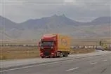 Teröristler iki tırı yaktı