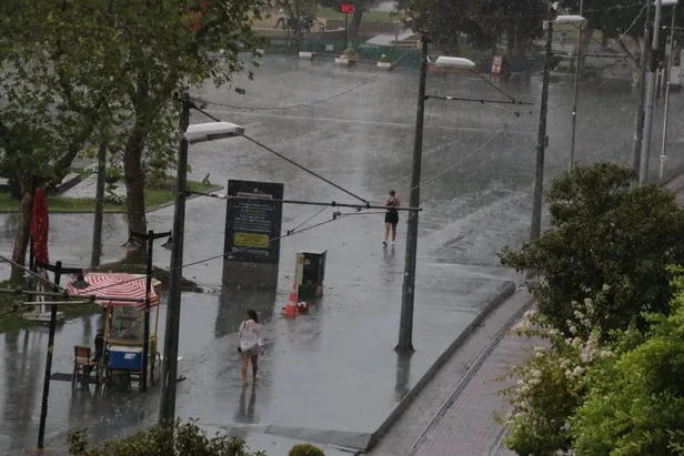 HAVA DURUMU | Meteorolojiden 4 il için sarı 7 il için turuncu kodlu uyarı! Antalya'da yağmur sevinci-5