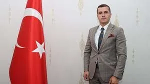 yusufeli-kaymakami-haci-kerim-meral-kimdir-kac-yasinda-nereli-1699530401756.jpg Yusufeli Kaymakamı Hacı Kerim Meral'a neden soruşturma açıldı? Yusufeli Kaymakamı Hacı Kerim Meral kimdir, kaç yaşında, nereli?-4