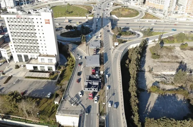 Tuzla'da dev gemi parçaları tırlarla taşındı! Yol 2 gün trafiğe kapatıldı! O anlar havadan görüntülendi
