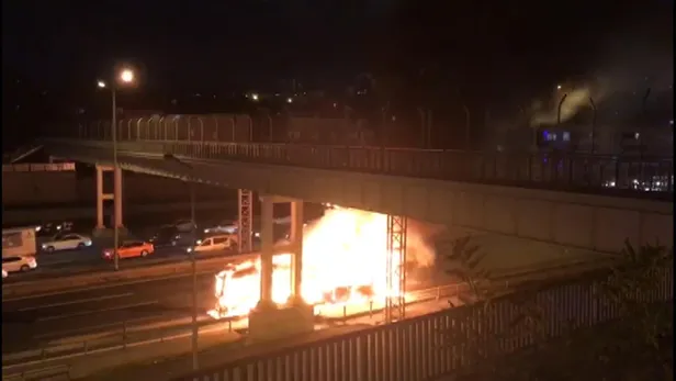 Son dakika: Gaziosmanpaşa TEM Otoyolu'nda otobüs alev alev yandı! Edirne İstikametinde trafik tamamen durdu-2