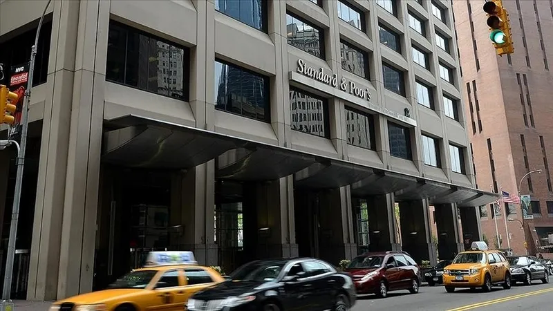 sp-turkiyenin-kredi-notunu-yukseltti-uzman-isimler-acikladi-ekonomide-tehlike-atlatildi-1714819087363.jpeg S&P Türkiye'nin kredi notunu yükseltti! Bakan Şimşek'ten ilk yorum | Uzman isimler açıkladı: Ekonomide tehlike atlatıldı-3