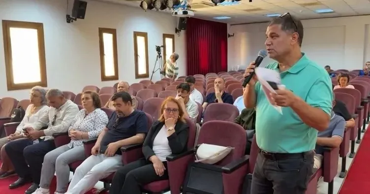 ak-partili-uye-konusurken-chplilerin-kufru-mikrofona-takildi-1780673564074.jpeg AK Partili üye konuşurken CHP’lilerin küfrü mikrofona takıldı-2