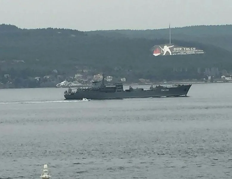 Rus savaş gemisi Çanakkale Boğazı’ndan geçti