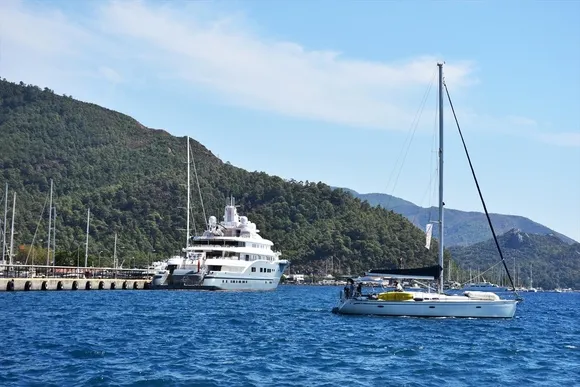 Şeyh Abdullah Al Futtaim’in ’Radiant’ adlı lüks mega yatı Marmaris'te!-3