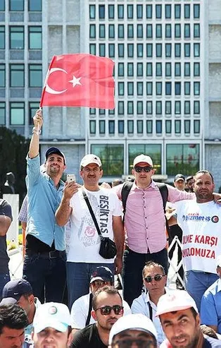 İmamoğlu tatilde işçiler eylemde