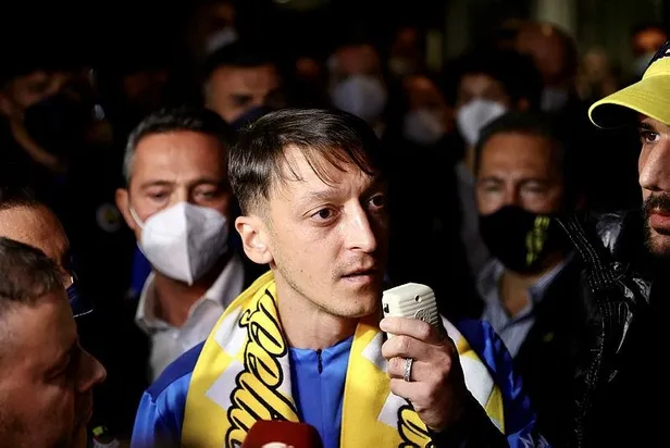 mesut-ozil-fenerbahce-ile-ipleri-kopariyor-katar-yolcusu-1634930125223.jpeg Fenerbahçe'de Mesut Özil şoku! Konyaspor maçı kadrosuna dahil edilmeyecek-3