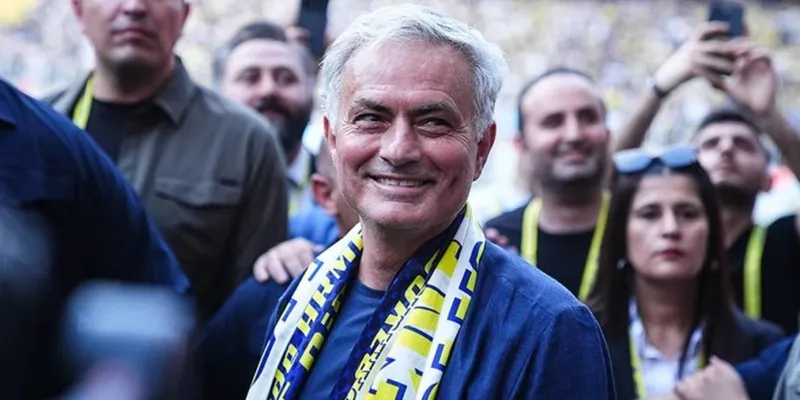 3-futbolcu-fenerbahceden-ayriliyor-jose-mourinho-transferde-etkisini-gosterdi-1718826727570.jpg 4 futbolcu Fenerbahçe'den ayrılıyor! Jose Mourinho transferde etkisini gösterdi-3