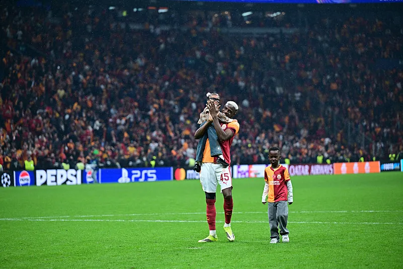 Victor Osimhen hayatını anlattı: İki parmak hayatımı kurtardı - 5