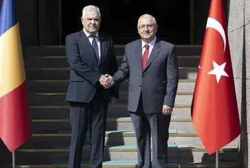 Milli Savunma Bakanı Yaşar Güler Romanyalı mevkidaşı ile görüştü | Türk şehitliği ziyaret edildi