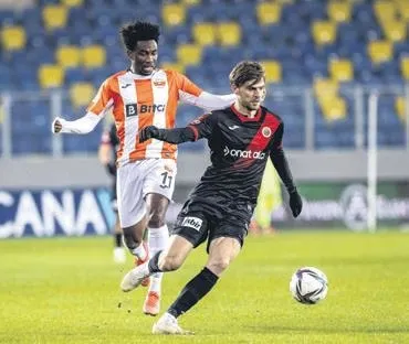 steaua-bukresin-patronu-becaliden-galatasaraya-sitem-morutan-icin-odeme-almadim-1642461301195.jpeg Steaua Bükreş’in patronu Becali'den Galatasaray'a sitem! "Morutan için ödeme almadım"-15