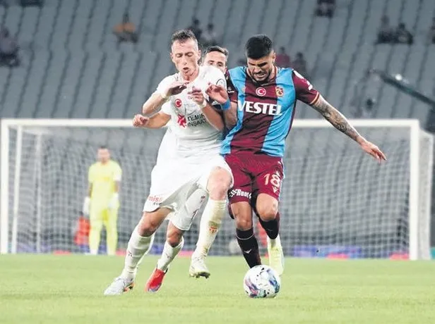 besiktas-kongolu-sol-bek-artur-masuakuyu-1-yilligina-kiraladi-1659483864907.jpeg Beşiktaş Kongolu sol bek Artur Masuaku'yu 1 yıllığına kiraladı!-9