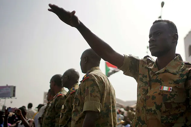 Son dakika: Sudan'da ordu yönetime el koydu