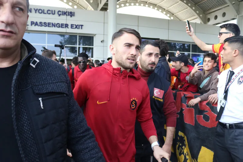 Galatasaray'da şok ayrılık! Eski takımına dönüyor - 13