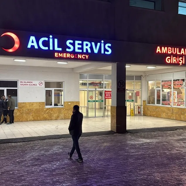 53 üniversite öğrencisi hastaneye kaldırıldı