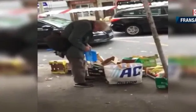 Paris'te insanlar çöpe atılan meyve sebzeleri topluyor!