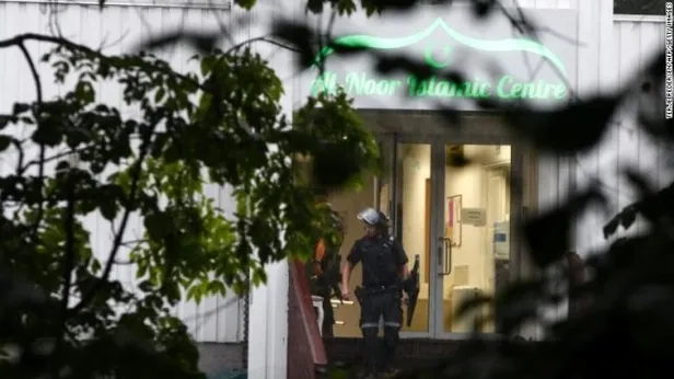 Norveç'teki cami saldırısında inanılmaz detay! 65 yaşındaki adam onlarca kişinin hayatını kurtardı-3