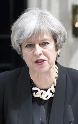 May'in başdanışmanları istifa etti