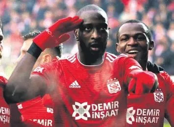 valerien-ismael-fenerbahce-derbisi-icin-1927-gun-sonra-bir-ilke-imza-atabilir-1651787063731.jpeg Valerien Ismael Fenerbahçe derbisi için 1927 gün sonra bir ilke imza atabilir!-11