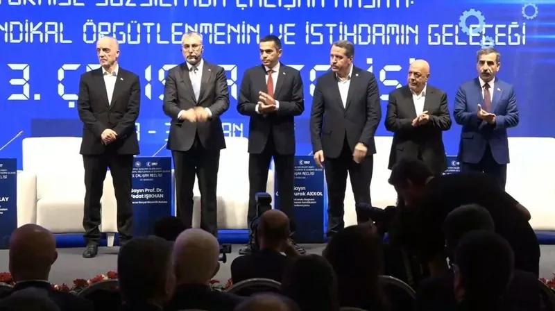 calisma-meclisi-baskan-erdogan-liderliginde-toplaniyor-asgari-ucret-emekli-maasi-kidem-tazminati-masada-bakan-1714382347826.jpeg Çalışma Meclisi toplandı! Asgari ücret, emekli maaşı, kıdem tazminatı masada! Bakan Işıkhan'dan açıklama-8